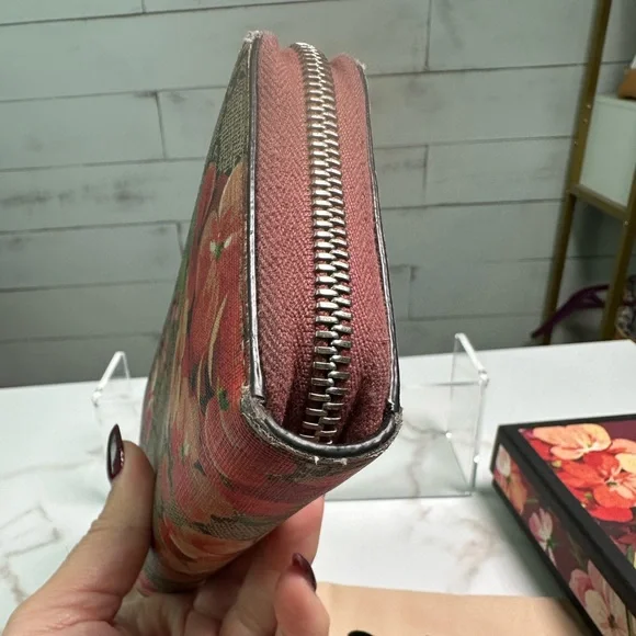 SOLD ❌❌❌ Gucci Bloom Zippy Wallet - Picture 6 of 11